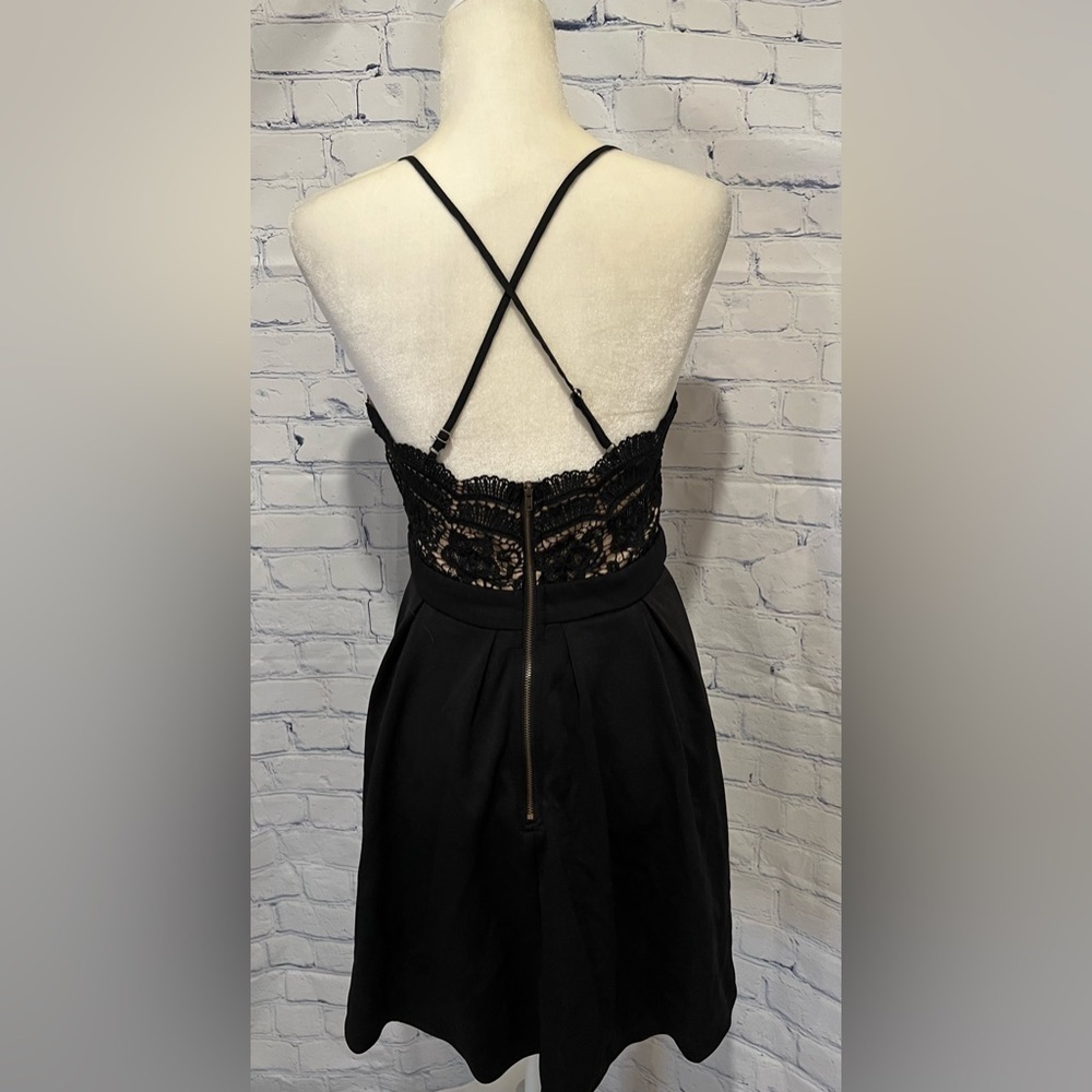 Francesca’s Black Lace Strappy Back Fit & Flare Skater Dress size small - Picture 5 of 7